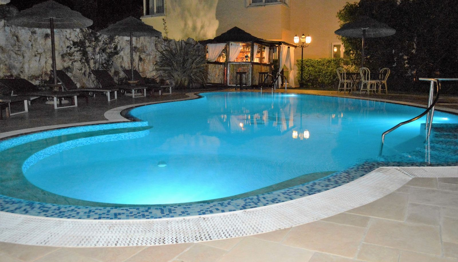 Semiramide_Palace_Hotel-Castellana_Grotte-Pool-1-431136 (1).jpg